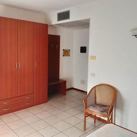 Hotel Florida Лимоне сул Гарда Екстериор снимка