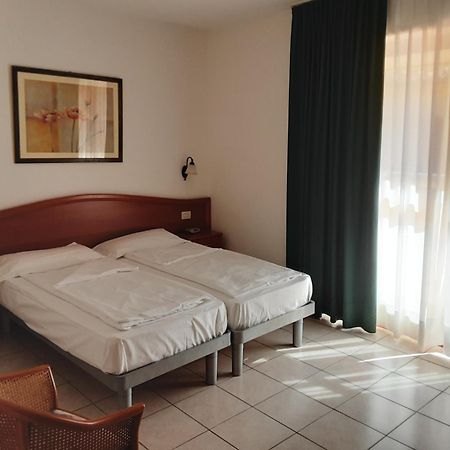 Hotel Florida Лимоне сул Гарда Екстериор снимка
