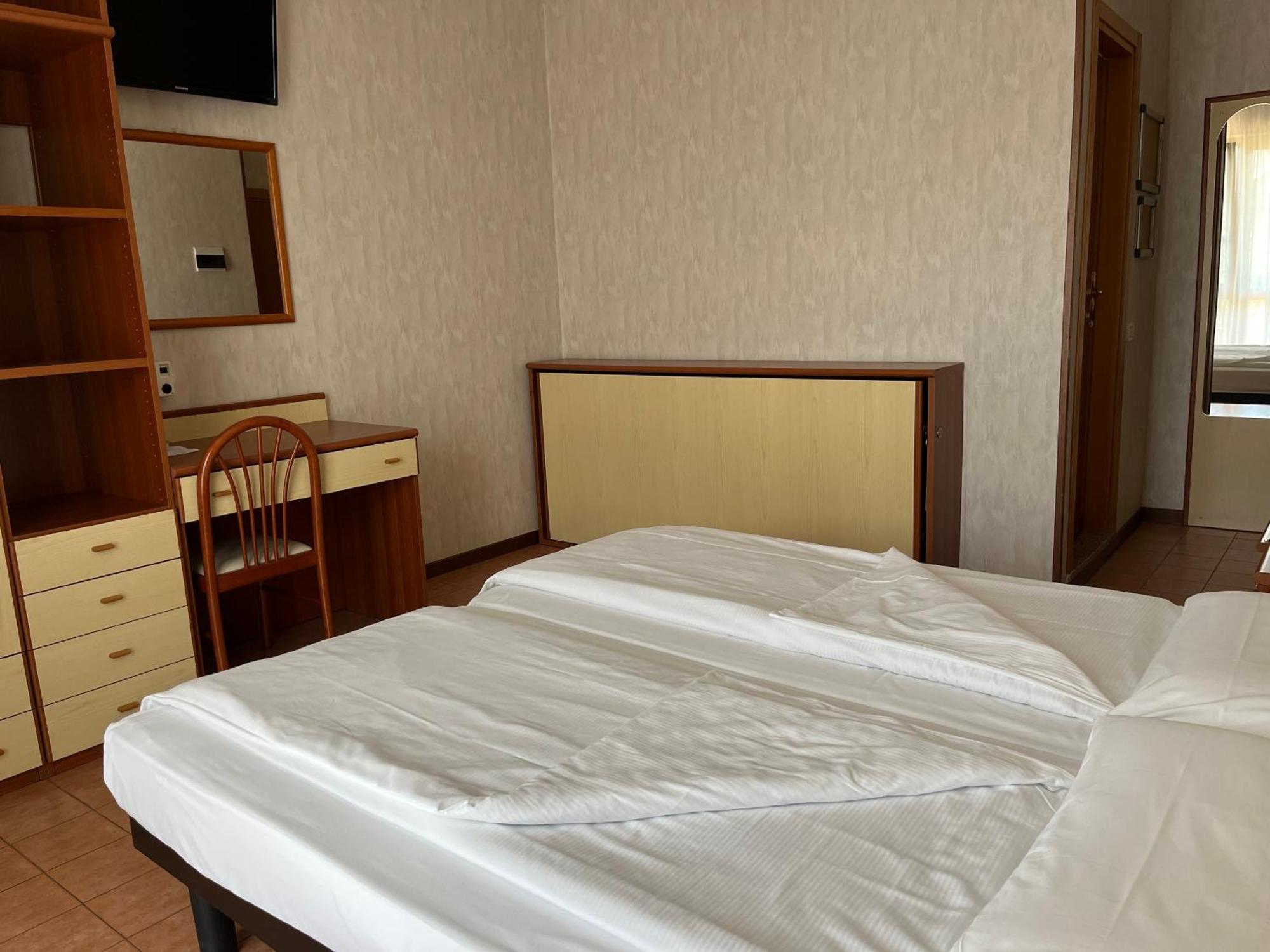 Hotel Florida Лимоне сул Гарда Екстериор снимка